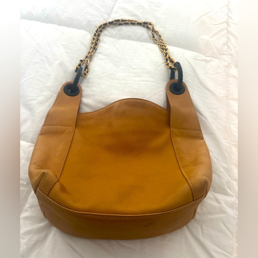 Elegant Tan Leather Shoulder Bag